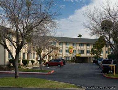 Super 8 By Wyndham Hotel