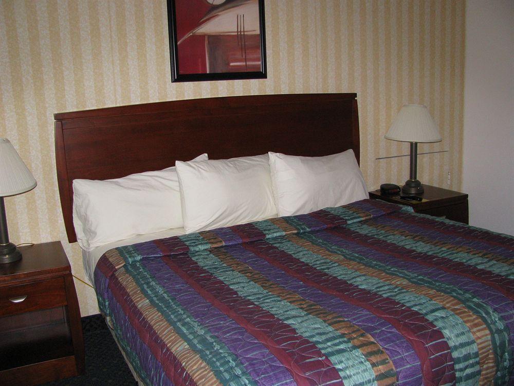 Super 8 By Wyndham Hotel