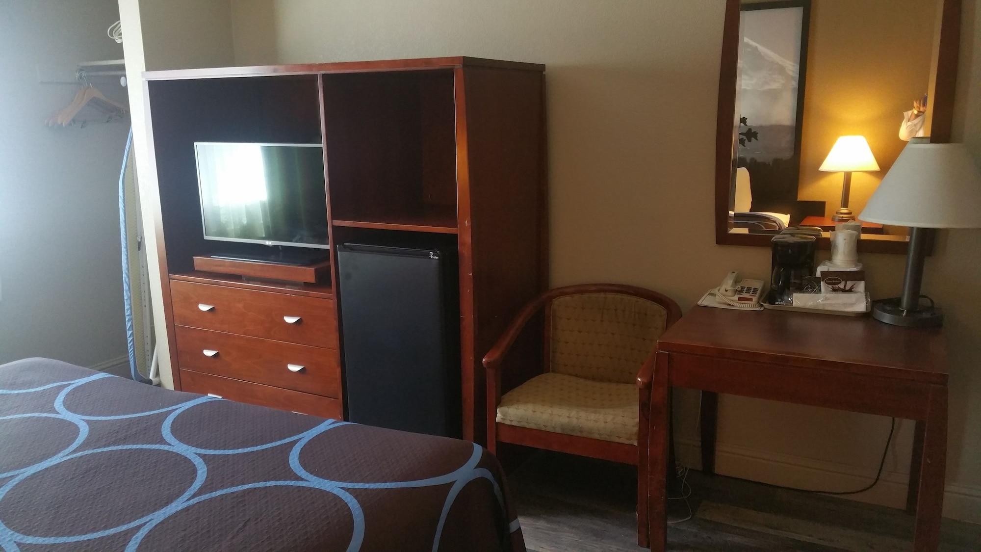 Super 8 By Wyndham Hotel