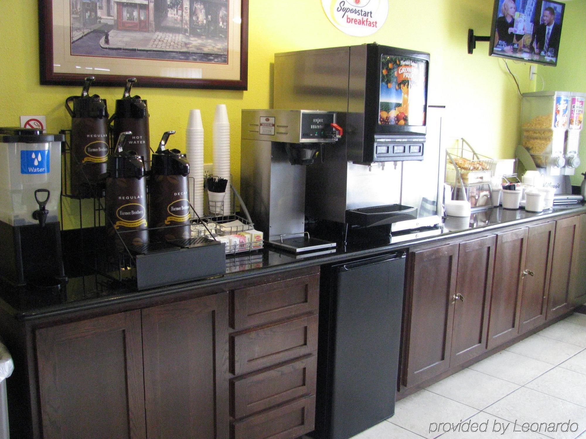 Super 8 By Wyndham Hotel