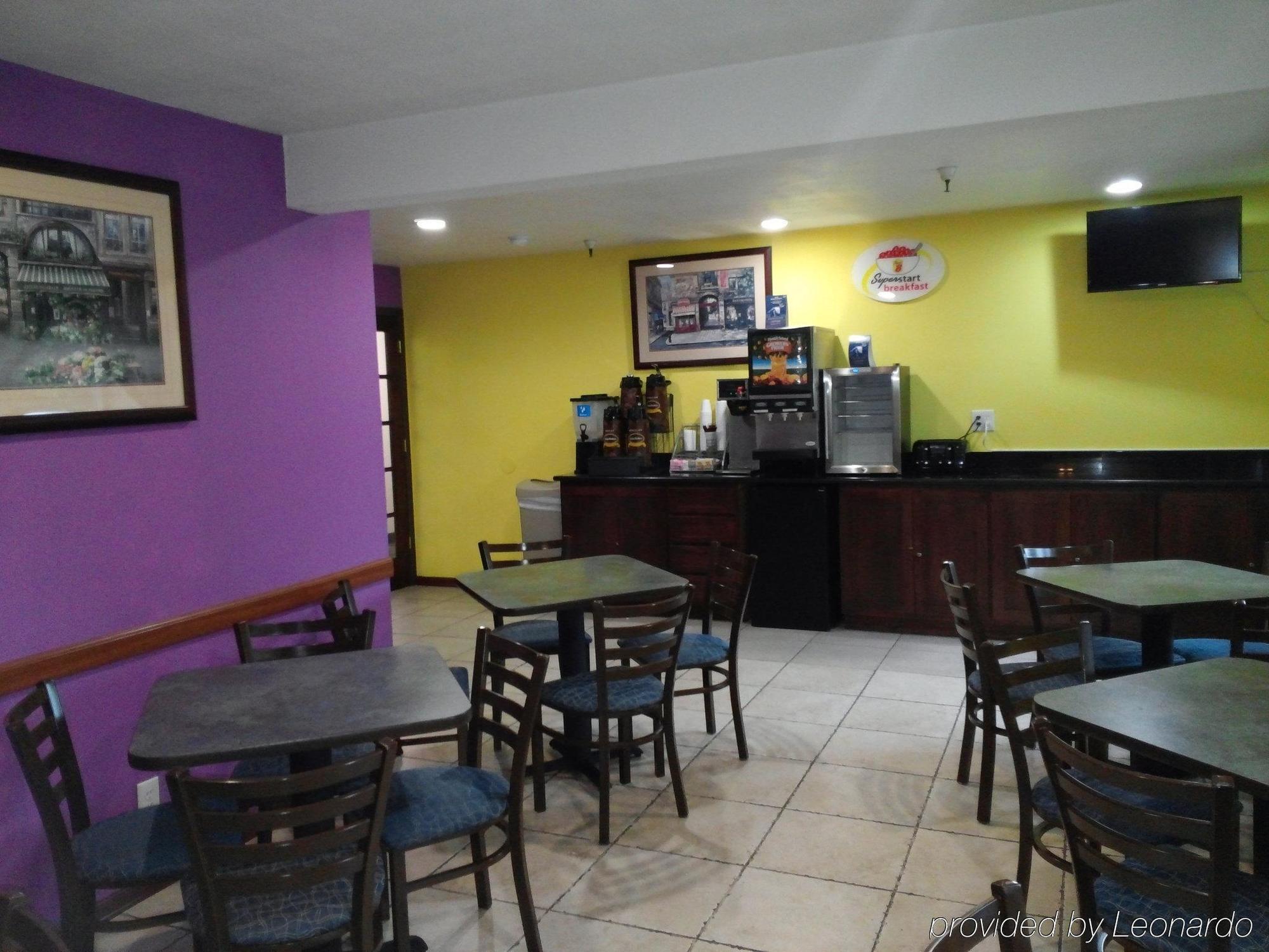 Super 8 By Wyndham Hotel 2*