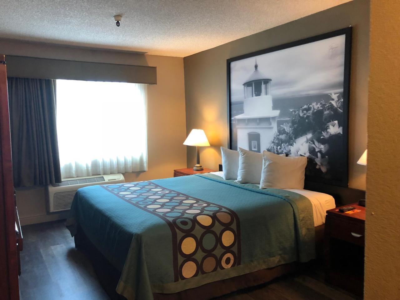 Super 8 By Wyndham Hotel
