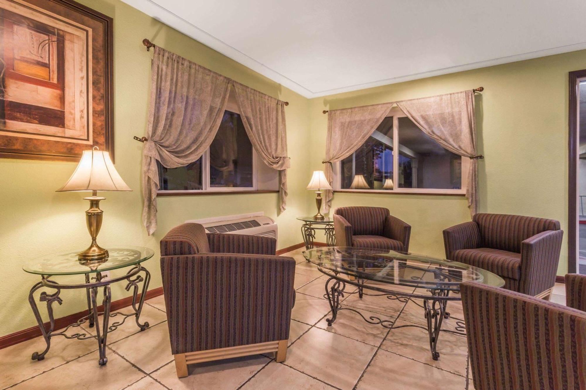 Super 8 By Wyndham Sacramento Hotel Carmichael