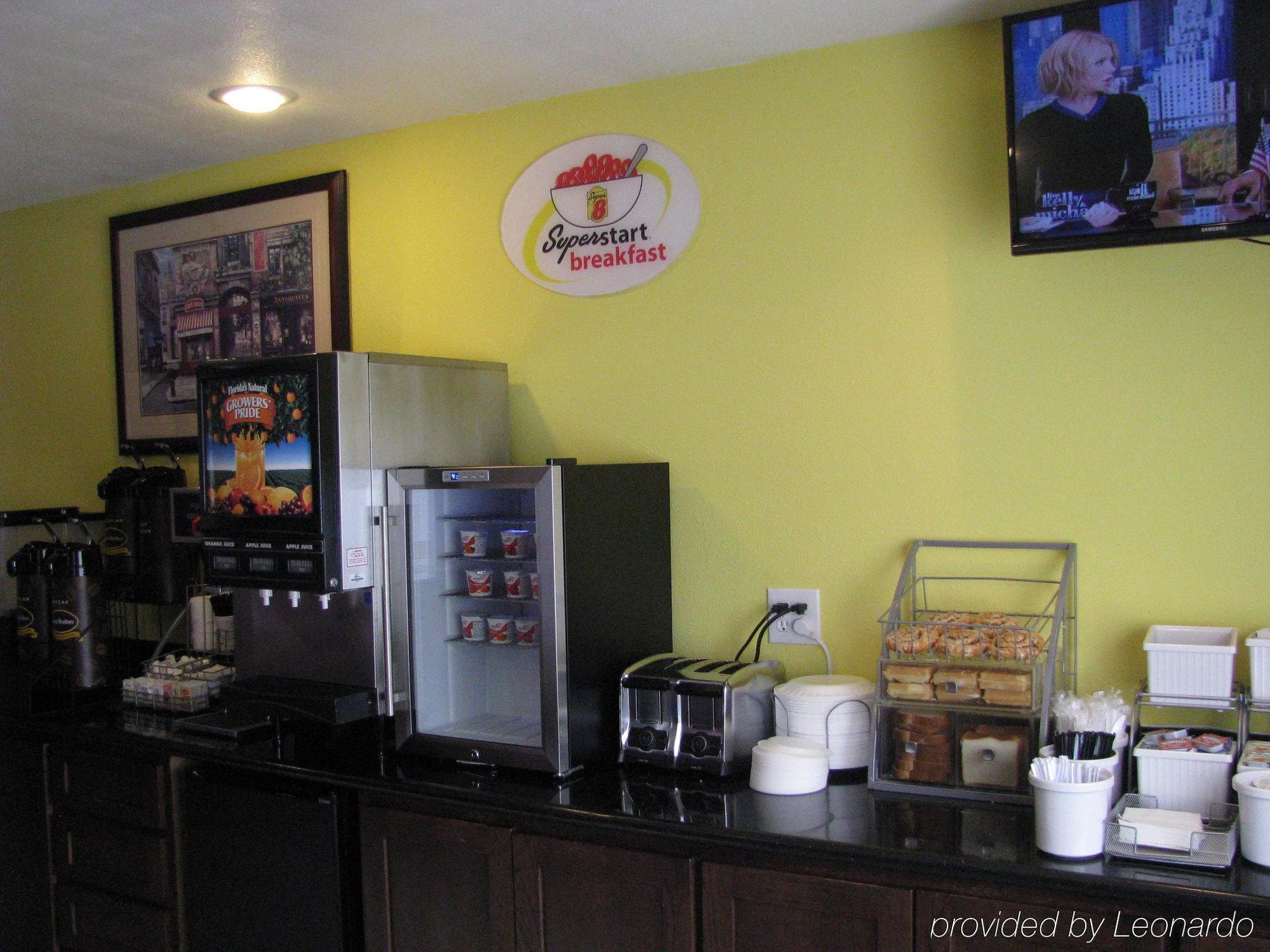 Hotel Super 8 By Wyndham Sacramento 2*