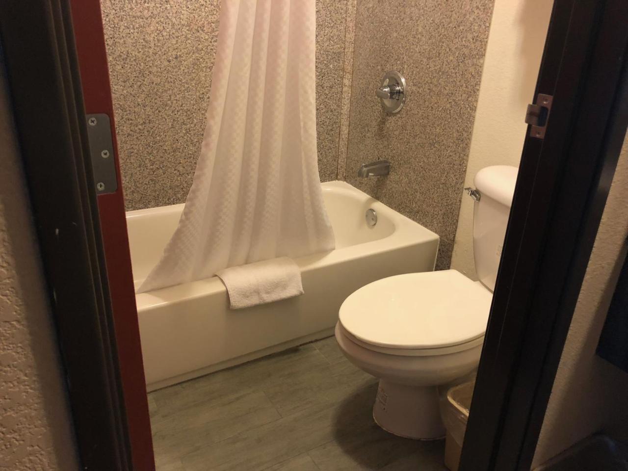 Super 8 By Wyndham Sacramento Hotel